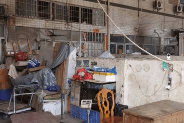 小型工廠倉庫消防隱患重重 電線亂拉、貨物亂堆、意識薄弱亟待整治